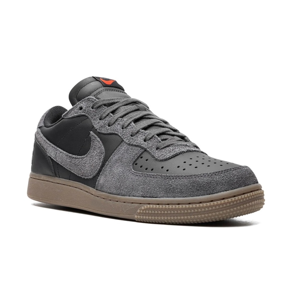 Nike Air Force 1 Low Black Gray Gum Sole – Women’s 6 (Youth 4.5Y) – Like New